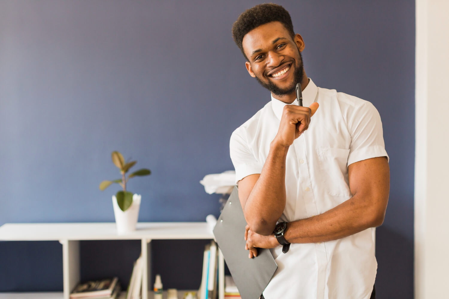 positive-man-with-clipboard